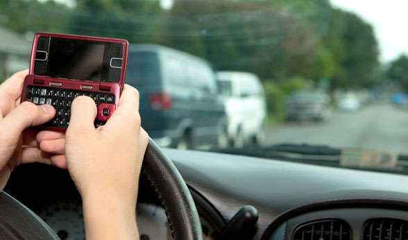 texting-while-driving-pasadena.jpg